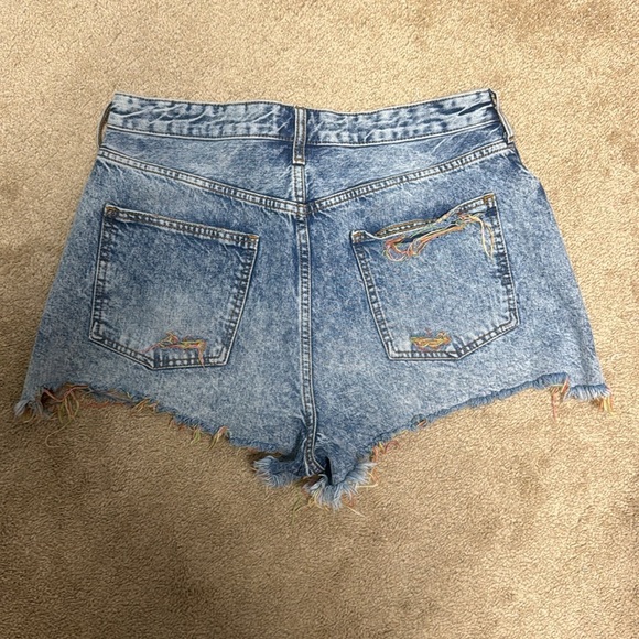 Pilcro Jean Shorts - Picture 4 of 5